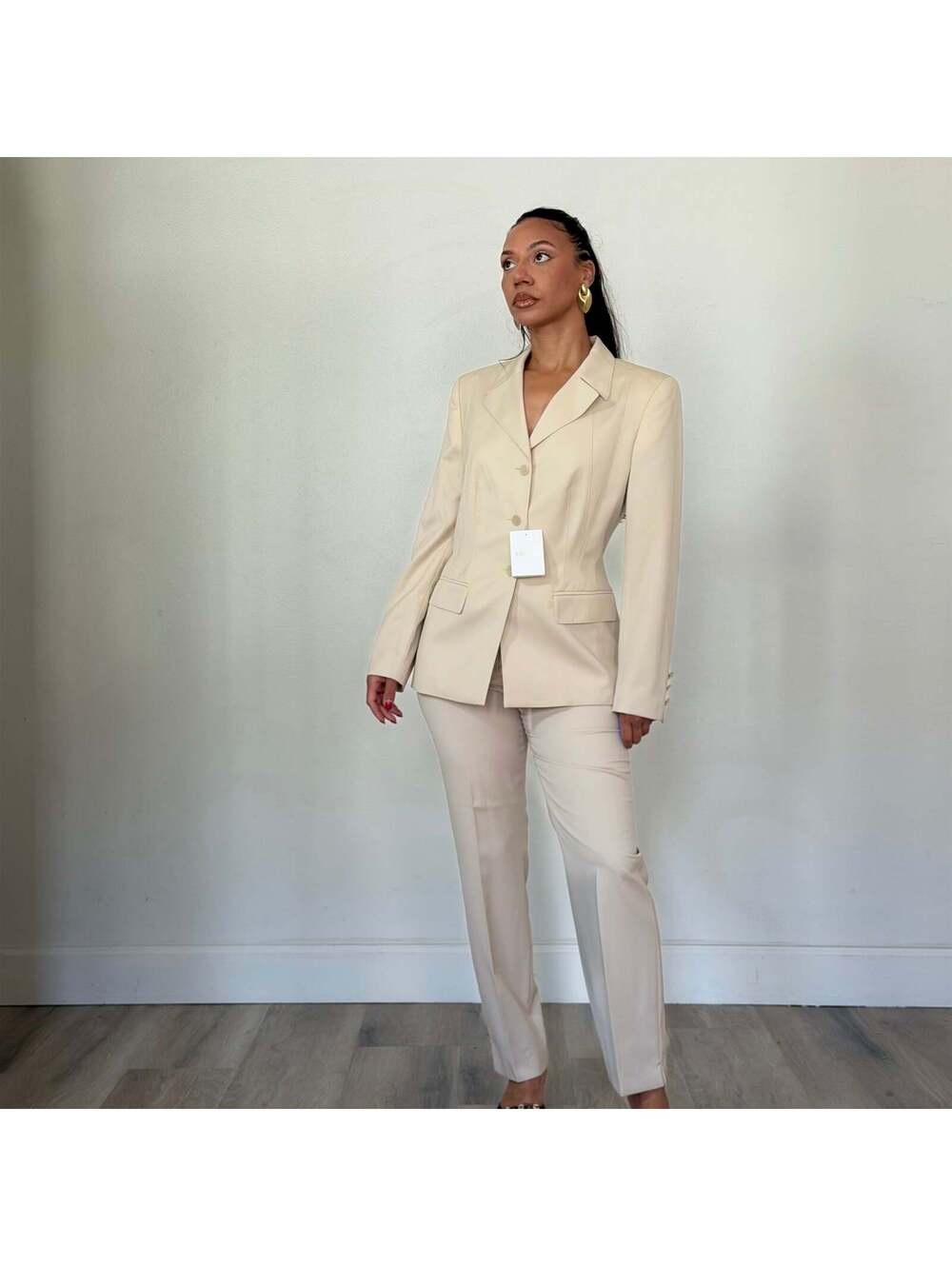 Escada - Picture 6 of 9